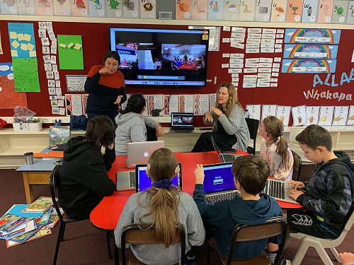 Senior students zooming, Southland Deaf hub