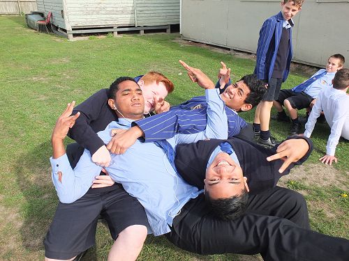 Sione, Kava and Enoka invite Zac into their "special group"