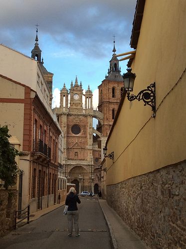 Day 15 Calle Leopoldo Panero leading to the church in Astorga