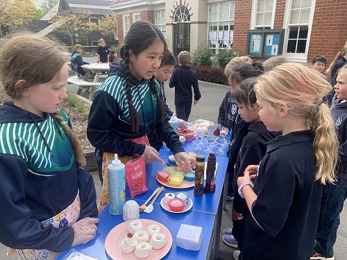 Choosing merangue flavours