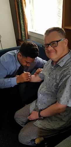 Fatai - tattooing Neil
