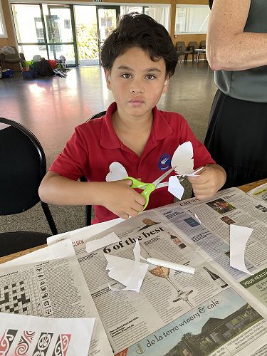 Kit Day Marae Korowai feather activityRawiri