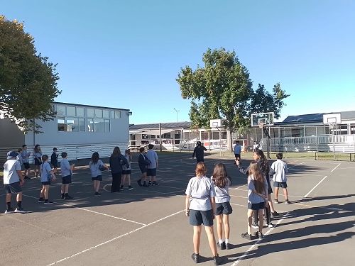 Y7/8 Basketball with Rising Stars