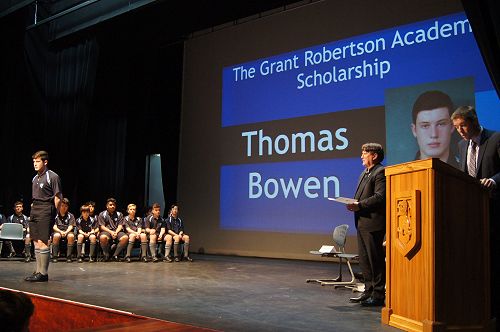 Thomas Bowen receives the inaugural 'Grant Robertson Academic Scholarship'.
