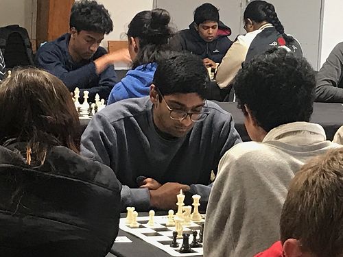 Lasen Silva (centre)