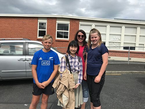 Tamaki with her Homestay family