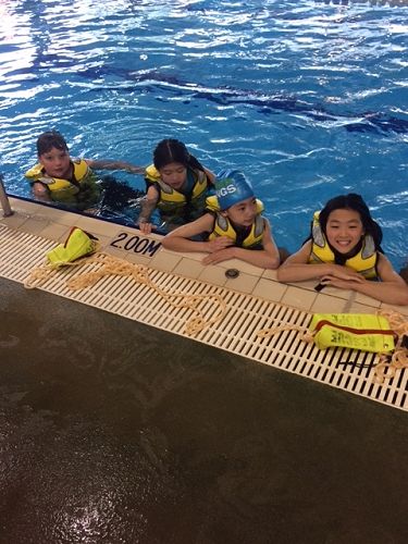 Using the safety bag to save each other!