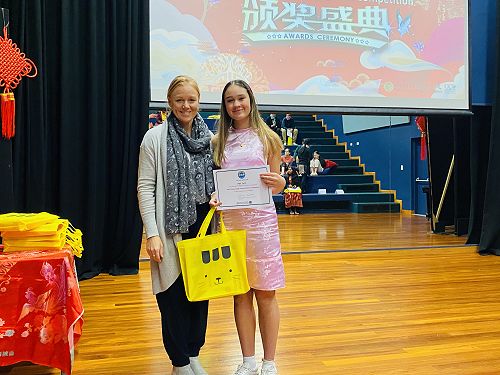 Kayla Smith receiving her prize from Mrs Piebenga