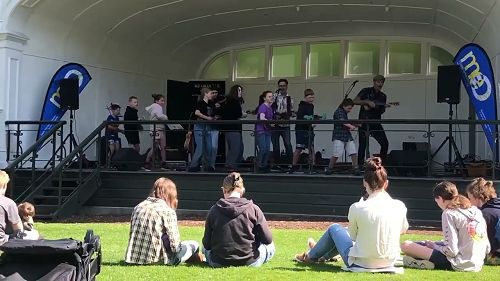 Video: Ukelele Soundshell