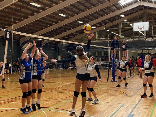 Jasmine hitting the ball back over