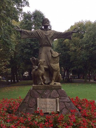 Day 12 St Francis of Assisi sculpture on Avenida Lancia, Leon