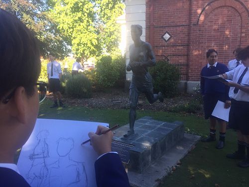 Visual Art students sketching the Jack Lovelock statue