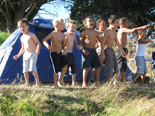 Waimango ; noho a- puni