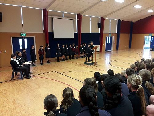 Welcoming Tezukayama students to OIS