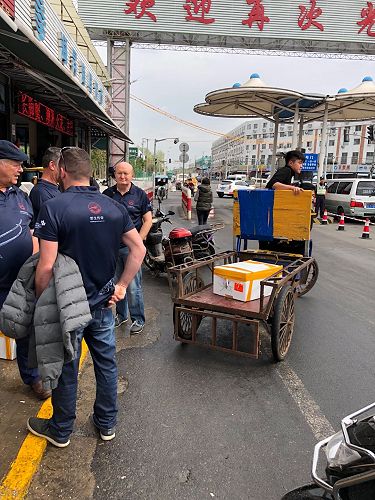 Hamish Robertson of Mainfreight (facing camera)and others at Jiang Yang Seafood Market.