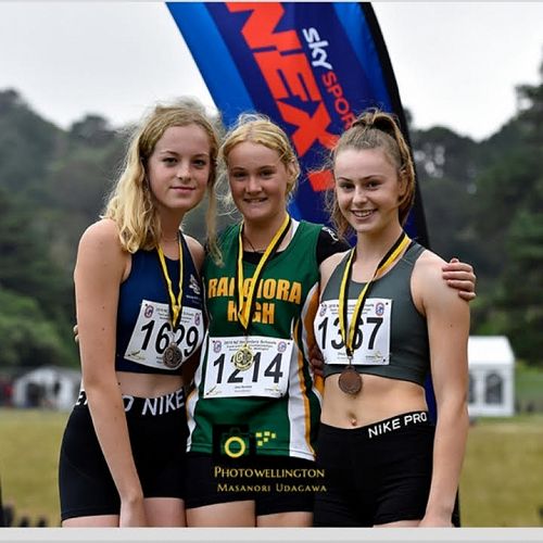 Pictured above is Jess Hendren with her gold medal which she won in the junior girls high jump, jumping 1.64m at the NZ Secondary Schools National Athletics 