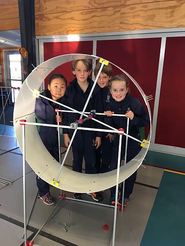 'Rat Wheel' challenge. Rainny Li, Lachlan Russell, Matthew Mcllroy and Jasmine Potter