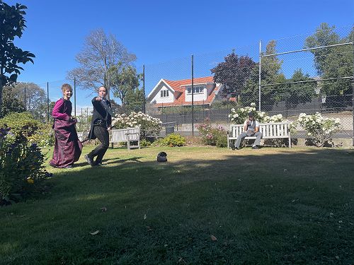 The Duke and wife drive away