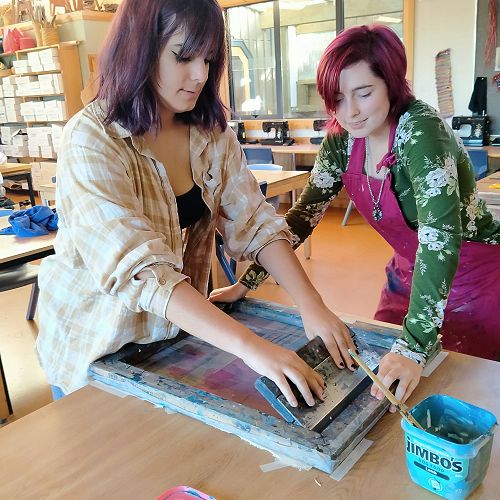Paloma and Danielle screen-printing their design