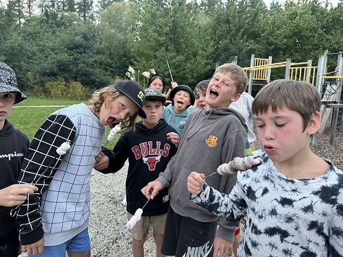 Ms. Huxtable trying to take a nice photo of Xion, Archie, Alex, Riwai and Harvey ??‍♀️ ?