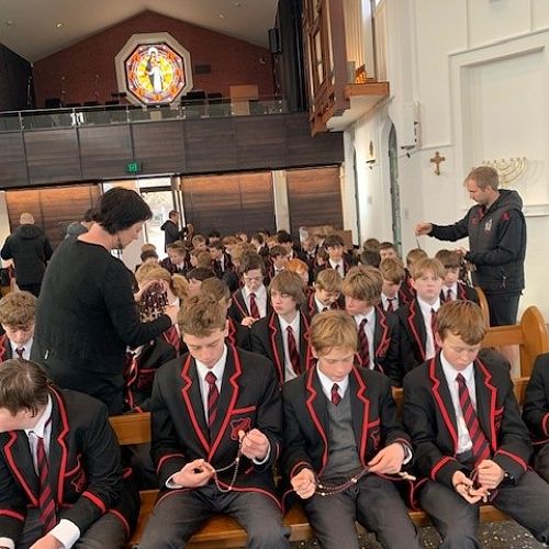 Mana Tāne kaiako handed out rosary beads to Year 9 and 10 students and also kept a set themselves.