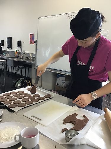 Amber-Rose Beligum biscults