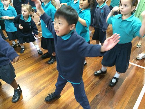 Kingsley is showing us his Spiderman move!