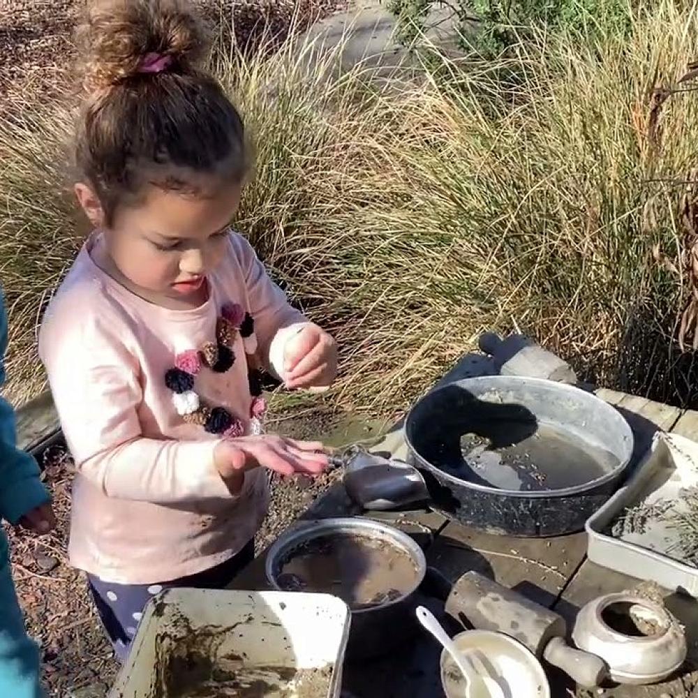 Video: Mixing mahi at the Mud Kitchen