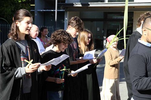Selwyn Choral Scholars in full voice, Palm Sunday procession