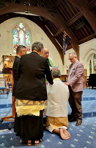 Rev's Leni, Kofi, Saimone, and Andrew pray for Rev'd Sione