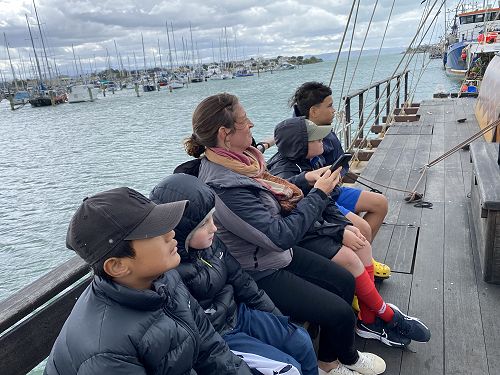 Theus, Billy, Abi, Lachie and Rawiri looking at the speaker