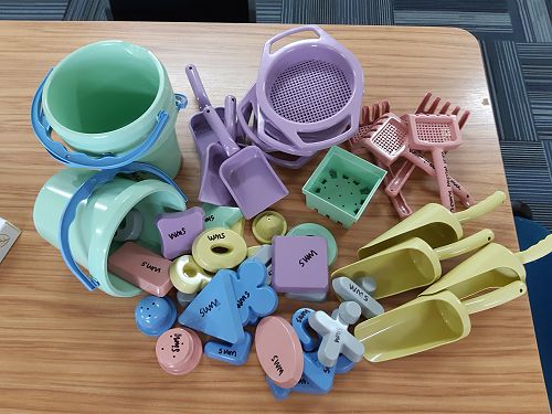 Sandpit Buckets & play items