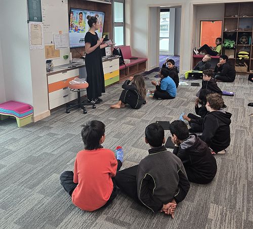 Group workshop in Pōhutukawa