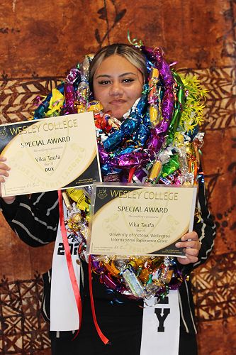 Dux 2024 Yr 13 Vika Taufa.