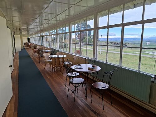 Enclosed veranda in accommodation wing at En Hakkore