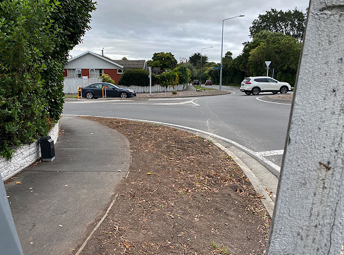 Grahams Rd roundabout