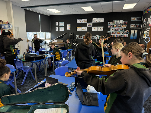 78MK Students playing violin in Year 78 Music class