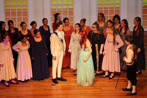 Ariel unexpectedly arrives at the singing contest ...
