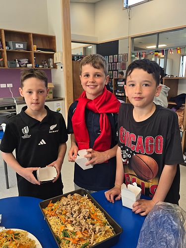 Our Year 5 students celebrated Chinese Language week with cooking! One of our lovely parent helpers came in to show us how to make a noodle dish.