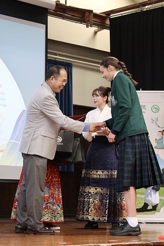 Lucia receives a Merit Award for Chinese Calligraphy