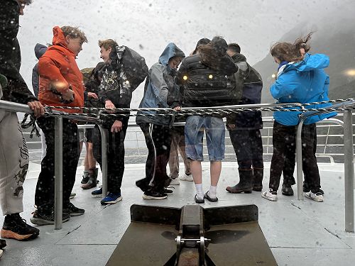 Cruising towards the Tasman Sea