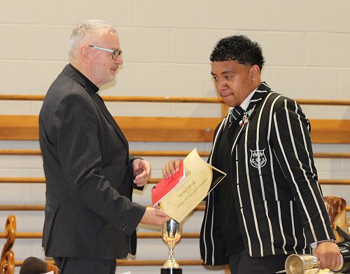 MCNZ Vice President Peter Norman and Denton Hall Dormitory Champion  Yr 12 Semisi Fahina.