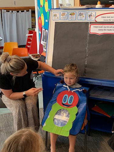 Hayley and Miliama story time Sumner