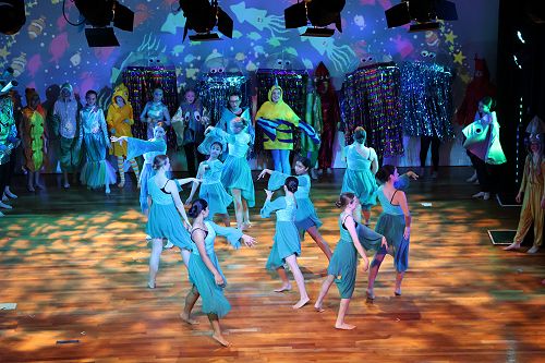 The fabulous dance group