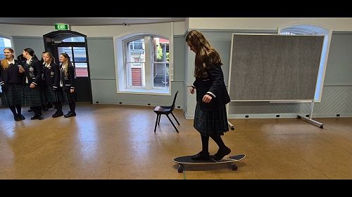 Video: Girl on the Plank - Motion of the Centre of Mass 1
