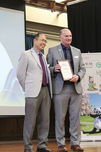 Mr Everett accepts "Best School Award 2024"