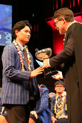 STEPHEN ROBERTSON SCIENCE AWARD FOR THE TOP YEAR 13 SCIENCE STUDENT