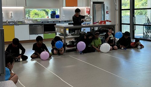 Balloon powered car competition in Pōhutukawa