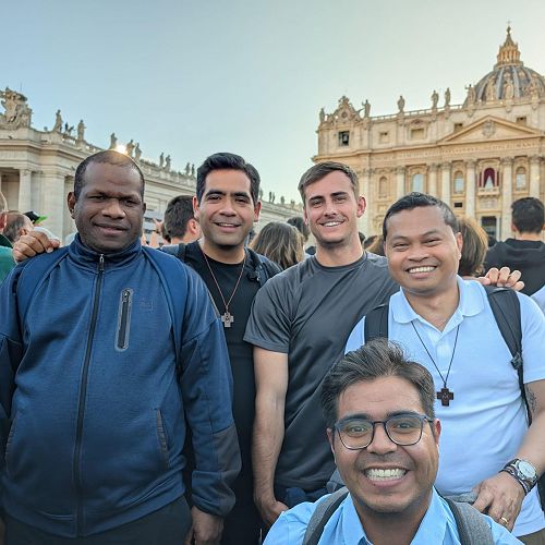 Deacon Charlie SM (Vanuatu), David SM (Mexico), Lachie SM, Fr Roque SM (Philippines) and Eduardo SM (Mexico).