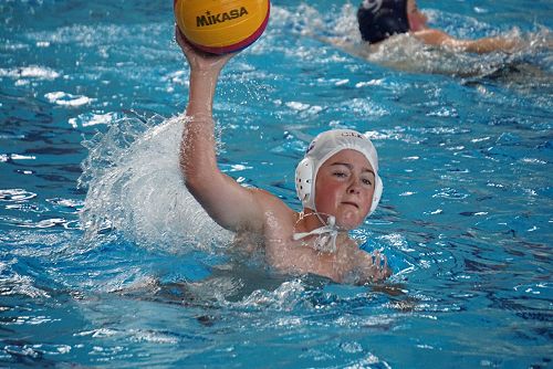 Logan going for the shot!